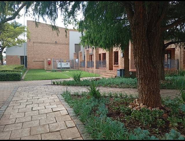 2 BEDROOM TOWNHOUSE FOR SALE IN EQUESTRIA